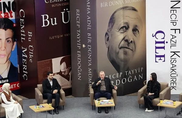 Başkan Erdoğan'dan gençlere burs müjdesi! Rakamı bizzat duyurdu